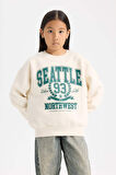 DeFacto Kız Çocuk Relax Fit Bisiklet Yaka Baskılı Sweatshirt D7057A824WNER99