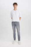 DeFacto Pedro Slim Fit Dar Kalıp Normal Bel Dar Paça Cepli Jean Pantolon D0027AX24AUNM55