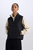 DeFactoFit Su İtici Regular Fit Fermuarlı Sporcu Yelek D6081AX25SPBK81