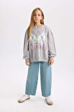 DeFacto Kız Çocuk Gri Oversize Geniş Kalıp Bisiklet Yaka Sırt Baskılı Sweatshirt D6630A824AUGR52