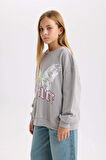 DeFacto Kız Çocuk Gri Oversize Geniş Kalıp Bisiklet Yaka Sırt Baskılı Sweatshirt D6630A824AUGR52