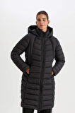 DeFactoFit Su İtici Uzun Şişme Mont Parka Kapüşonlu Slim Fit Dar Kesim Kapitoneli Fermuarlı Cepli A1556AX24WNBK81