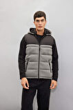 DeFacto Slim Fit Cepli Yelek Dar Kesim Renk Bloklu Kapüşonlu Fermuarlı C5025AX24WNBK27