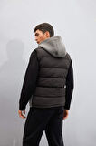 DeFacto Slim Fit Cepli Yelek Dar Kesim Renk Bloklu Kapüşonlu Fermuarlı C5025AX24WNBK27