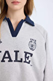 DeFacto Yale University Oversize Geniş Kalıp Polo Yaka Baskılı Kalın Sweatshirt D7001AX24WNGR256
