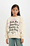 DeFacto Kız Çocuk Relax Fit Bisiklet Yaka Baskılı Sweatshirt D4387A824WNER99