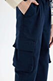 DeFacto Erkek Çocuk Kargo Cepli Beli Bağcıklı Lastikli Paça Lacivert Jogger Gabardin Pantolon C6623A824AUNV135