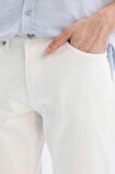 DeFacto Pedro Slim Fit Dar Kalıp Normal Bel Dar Paça Beyaz Jean Pantolon D1977AX24SMWT34
