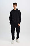 DeFacto Regular Fit Kapüşonlu Kanguru Cepli İçi Yumuşak Tüylü Basic Düz Sweatshirt X8283AZ25SPBK81