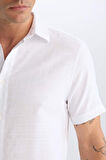 DeFacto %100 Pamuk Regular Fit Polo Yaka Kısa Kollu Beyaz Gömlek D6105AX25SPWT34