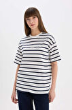 DeFacto Oversize Geniş Kalıp Bisiklet Yaka Çizgili Penye Kısa Kollu Tişört E5058AX25SPNV42