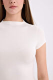DeFacto Slim Fit Dar Kesim Yarım Balıkçı Yaka Soft Touch Kısa Kollu Tişört E5906AX25SPER105