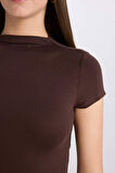 DeFacto Slim Fit Dar Kesim Yarım Balıkçı Yaka Soft Touch Kısa Kollu Tişört E5906AX25SPBN267