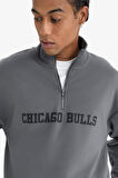 DeFactoFit NBA Chicago Bulls Oversize Geniş Kalıp Fermuarlı Dik Yaka Skuba Dalgıç Kumaş Sweatshirt D8616AX25SPGR311