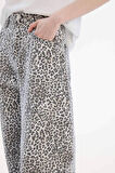 DeFacto Baggy Fit Gabardin Pantolon Yüksek Bel Leopar Desenli Standart Boy D8149AX25SPER223