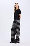 DeFacto Wide Leg Kumaş Pijama Pantolon Geniş Bol Paça Kareli Normal Bel Lastikli Cepli D9548AX25SPBK81