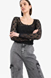 DeFacto Coool Yuvarlak Yaka Fitted Dantel Uzun Kollu Bluz E7614AX25SPBK81