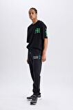 DeFactoFit NBA Milwaukee Bucks Kalın Jogger Eşofman Altı Standart Fit Cepli Beli Bağcıklı Lastikli Paça D6692AX25SPBK82
