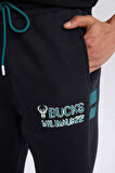 DeFactoFit NBA Milwaukee Bucks Kalın Jogger Eşofman Altı Standart Fit Cepli Beli Bağcıklı Lastikli Paça D6692AX25SPBK82
