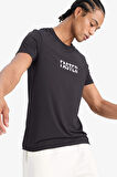 DeFactoFit Hızlı Kuruyan Slim Fit Dar Kesim Bisiklet Yaka Baskılı Sporcu Kısa Kollu Tişört F2762AX25SPBK81