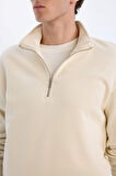DeFacto Comfort Regular Fit Rahat Kalıp Fermuarlı Dik Yaka Basic Düz Sweatshirt X7405AZ24AUER117