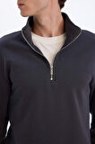 DeFacto Comfort Regular Fit Rahat Kalıp Fermuarlı Dik Yaka Basic Düz Sweatshirt X7405AZ24AUAR214