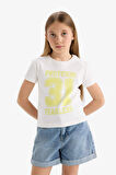 DeFacto Kız Çocuk Slim Fit Dar Kesim Bisiklet Yaka Baskılı Kısa Kollu Tişört E5897A825SMWT32