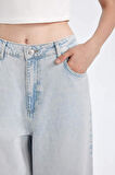 DeFacto Wide Baggy Fit Ekstra Geniş Kalıp Normal Bel Ekstra Geniş Paça Jean Yıkamalı Pantolon D9227AX24WNNM39