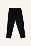 DeFacto Krep Pantolon Carrot Fit Basic Düz Beli Lastikli Dar Paça Cepli D5950AX24WNBK81