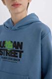DeFacto Erkek Çocuk Kapüşonlu Baskılı Cepli İçi Yumuşak Tüylü Sweatshirt D6211A824CWBE88