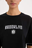 DeFactoFit NBA Brooklyn Nets Cropped Fit Bisiklet Yaka Kısa Kollu Tişört B9953AX25SMBK81