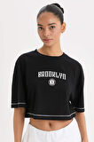 DeFactoFit NBA Brooklyn Nets Cropped Fit Bisiklet Yaka Kısa Kollu Tişört B9953AX25SMBK81