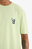 DeFactoFit NBA Milwaukee Bucks Oversize Geniş Kalıp Bisiklet Yaka Sırt Baskılı Kısa Kollu Tişört E0134AX25SPGN716