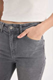 Comfort Straight Yüksek Bel Bilek Boy Jean Yıkamalı Pantolon