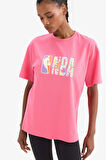 DeFactoFit NBA Wordmark Oversize Geniş Kalıp Bisiklet Yaka Kısa Kollu Tişört A1711AX25SMPN239