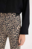 DeFacto Sigaret Saten Kumaş Pantolon Leopar Desenli Normal Bel Beli Lastikli Düz Paça J8741AZ25SPBG350
