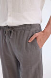 DeFacto %100 Pamuk Yazlık Jogger Pantolon Regular Fit Normal Kesim Keten Görünümlü Düz Paça Cepli B4138AX25SPGN457