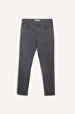 DeFacto Pedro Slim Fit Dar Kalıp Normal Bel Dar Paça Jean Pantolon E7440AX25SMNM55