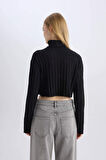 DeFacto Coool Balıkçı Yaka Crop Top Basic Düz Fitilli Kaşkorse Uzun Kollu Tişört E1673AX24WNBK81
