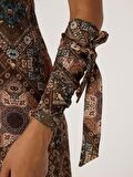Önü Dekolteli Boyundan Askılı Uzun Elbise - Bohemian Desenli