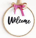 Welcome Yazılı Kurdeleli Ahşap Beyaz Kapı Süsü