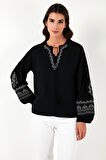 Lela Yakası Bağlamalı Kolları Nakışlı V Yaka Regular Fit Bluz Bayan BLUZ 611BZ0368