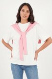 Lela Rahat Kalıp Bisiklet Yaka Omuz Şal Detaylı T Shirt Bayan T SHİRT 5867044 EKRU-PEMBE