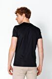 Erkek Fit Rahat Naylon V Yaka Seyahatlik T-Shirt