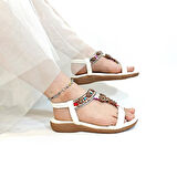 Voyager 9639 Beyaz Taban Masajlı Taş İşlemeli Kadın Sandalet