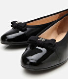 Kadın Deri Siyah Esnek Tabanlı Rahat Tokalı Babet