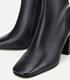 Kadın Deri Siyah Kare Uçlu Bilekte Topuklu Bot