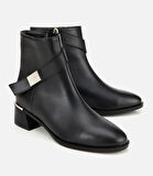 Kadın Siyah Metal Detaylı Bilekte Düz Bot