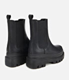 Kadın Siyah Lastik Detaylı Kalın Tabanlı Düz Bot