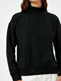 Dik Yaka Sweatshirt Dokulu Uzun Kollu